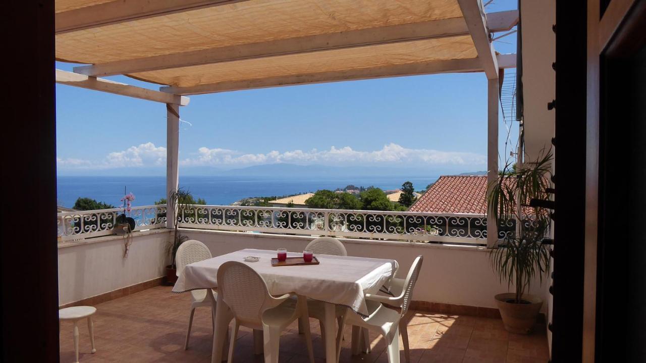 Appartamento Panoramico Santa Domenica سانتا دومينيكا المظهر الخارجي الصورة