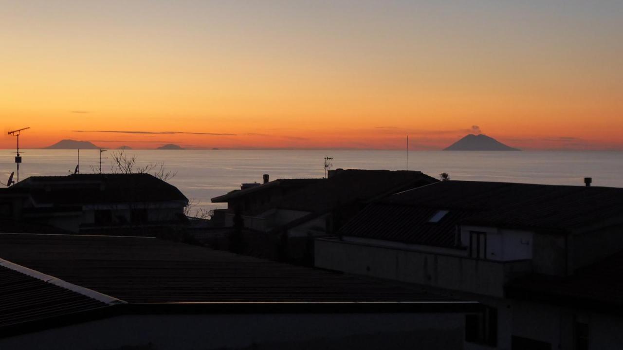 Appartamento Panoramico Santa Domenica سانتا دومينيكا المظهر الخارجي الصورة