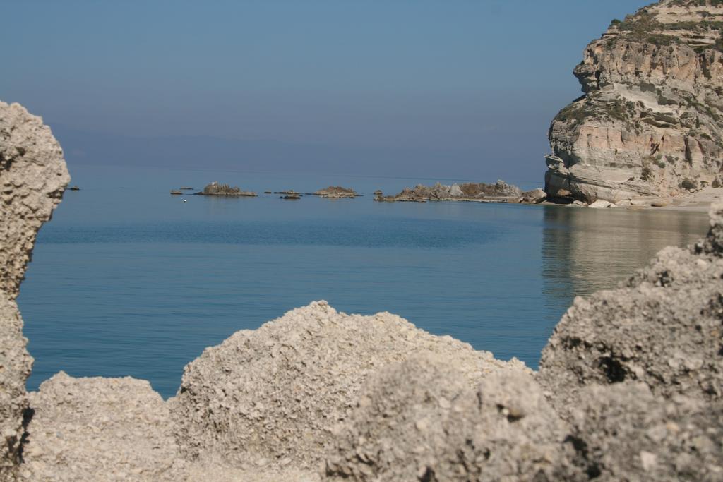 Appartamento Panoramico Santa Domenica سانتا دومينيكا الغرفة الصورة